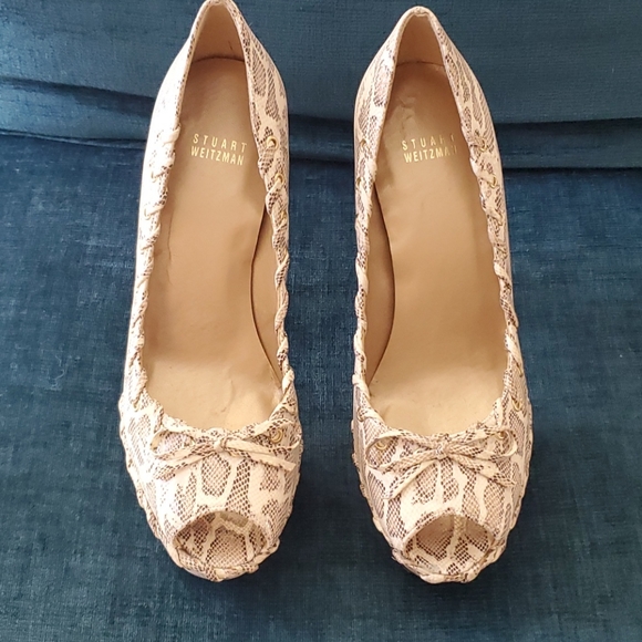 Stuart Weitzman pump - Picture 3 of 9
